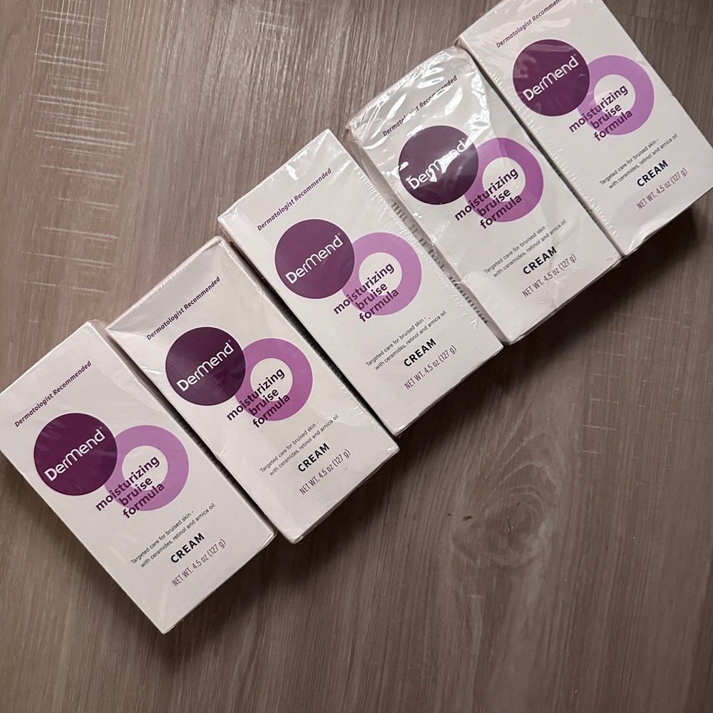 Moisturizing Formula Cream - Purple and White